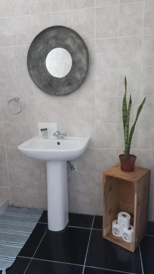 Urban Farm Haus Guesthouse Rundu Ngoại thất bức ảnh
