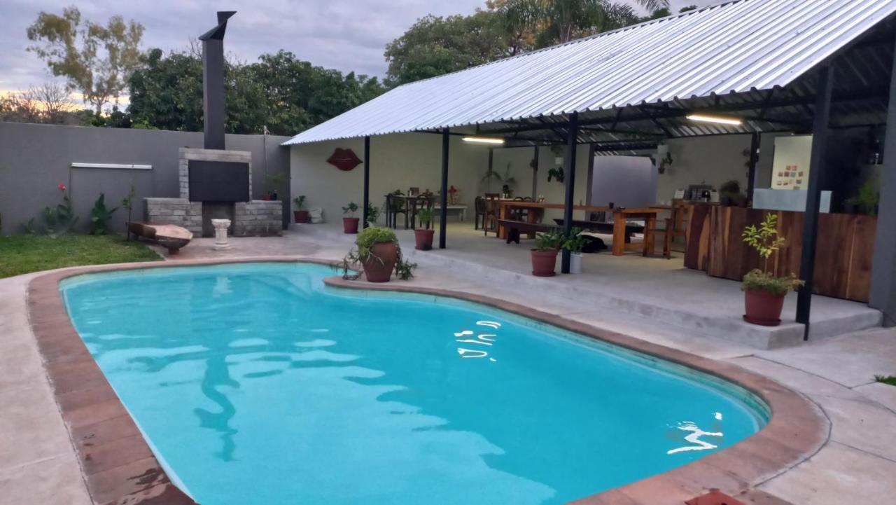 Urban Farm Haus Guesthouse Rundu Ngoại thất bức ảnh