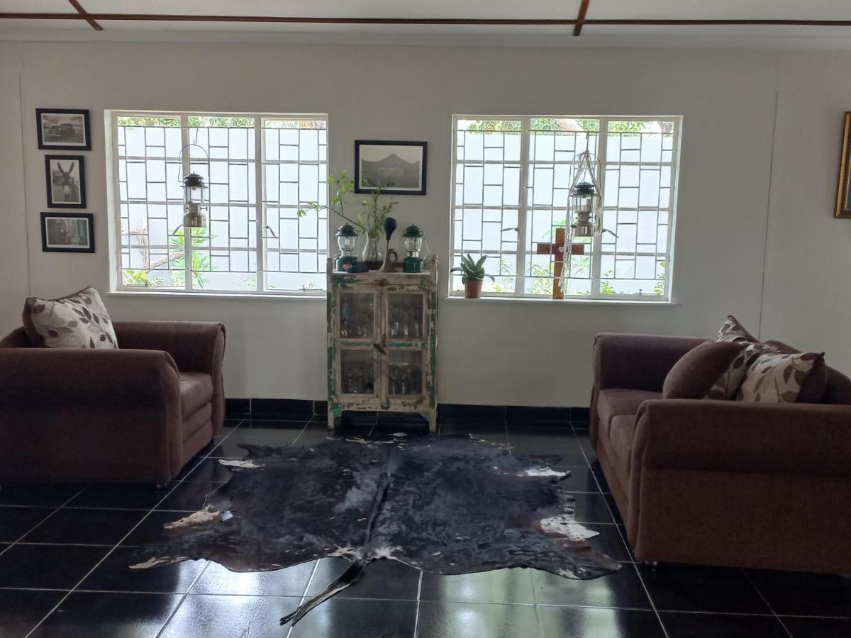 Urban Farm Haus Guesthouse Rundu Ngoại thất bức ảnh