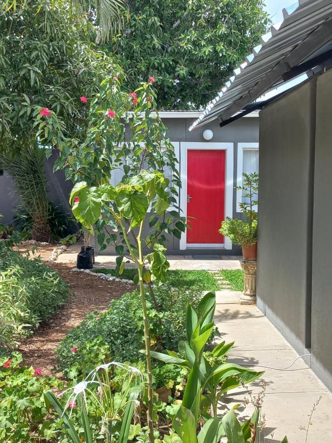 Urban Farm Haus Guesthouse Rundu Ngoại thất bức ảnh