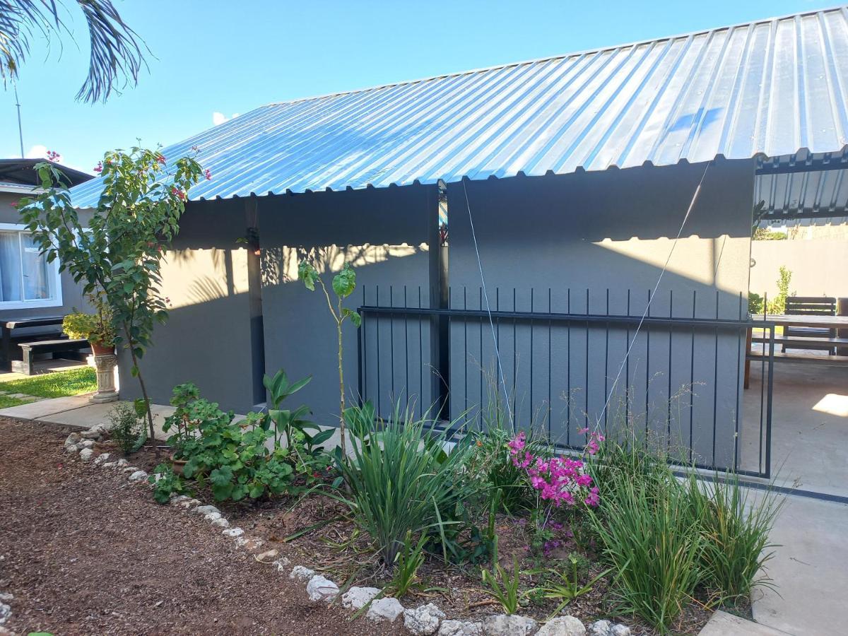 Urban Farm Haus Guesthouse Rundu Ngoại thất bức ảnh