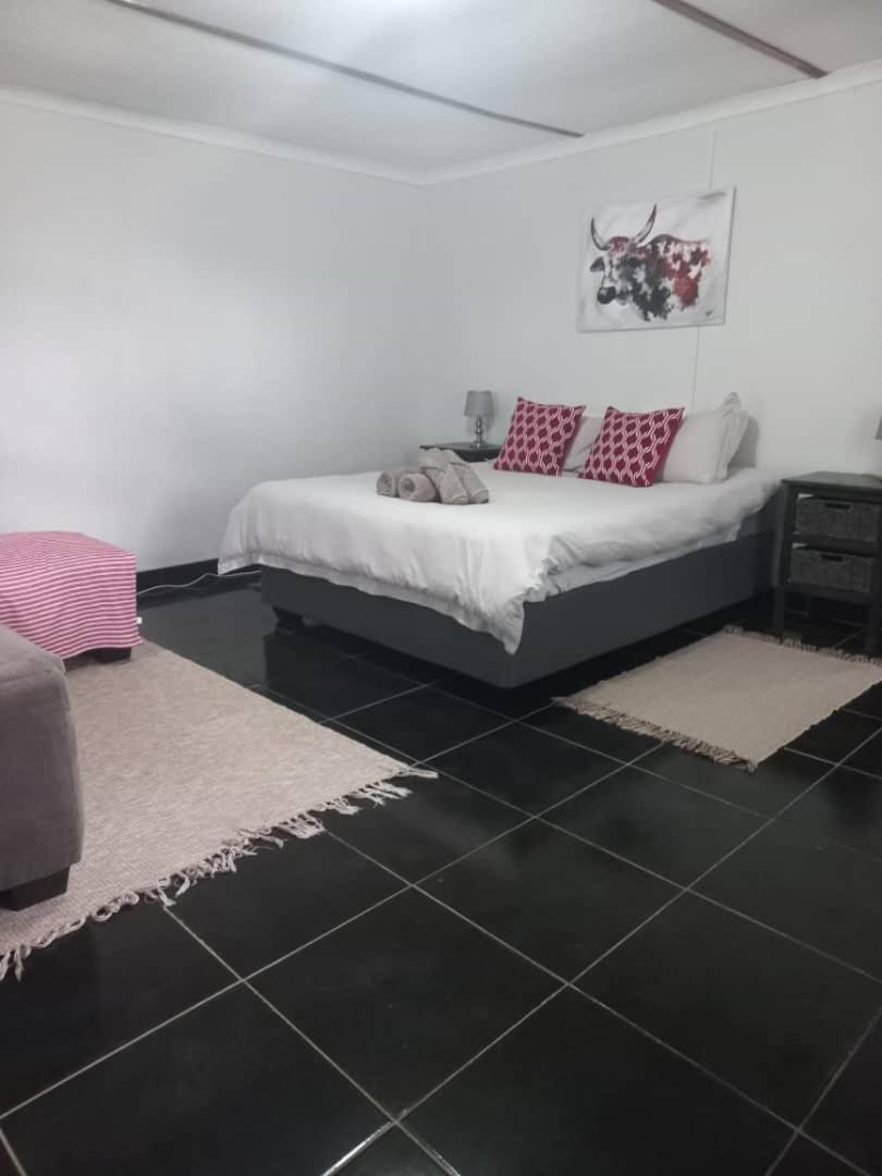 Urban Farm Haus Guesthouse Rundu Ngoại thất bức ảnh